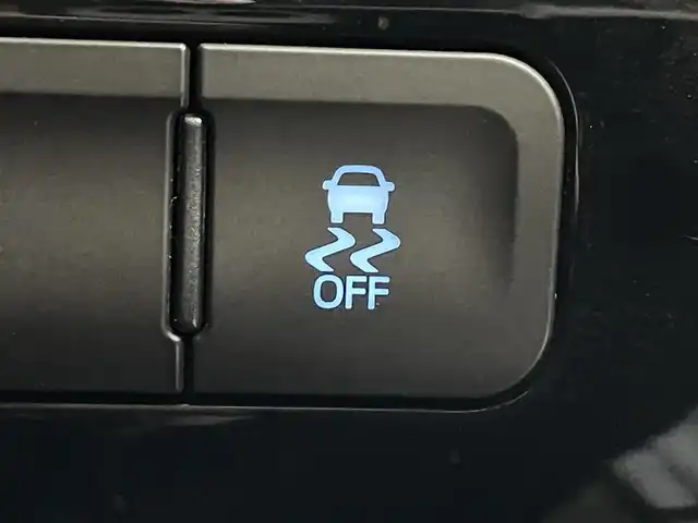 トヨタ プリウス S ツーリングセレクション 島根県 2017(平29)年 8.8万km アティチュードブラックマイカ 登録時走行距離87214km/取扱説明書/純正9型ナビゲーション(DSZT-YC4T)/Bluetooth/AM/FM/DVD/フルセグテレビ/バックカメラ/シートヒーター（DN席）/合皮シート/プッシュスタート/スマートキー/横滑り防止装置/LEDヘッドライト/純正17インチアルミホイール/ビルドインETC/純正フロアマット