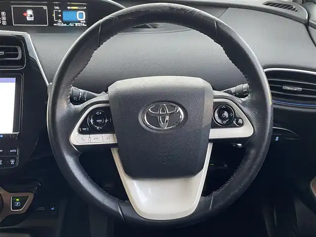 トヨタ プリウス S ツーリングセレクション 島根県 2017(平29)年 8.8万km アティチュードブラックマイカ 登録時走行距離87214km/取扱説明書/純正9型ナビゲーション(DSZT-YC4T)/Bluetooth/AM/FM/DVD/フルセグテレビ/バックカメラ/シートヒーター（DN席）/合皮シート/プッシュスタート/スマートキー/横滑り防止装置/LEDヘッドライト/純正17インチアルミホイール/ビルドインETC/純正フロアマット