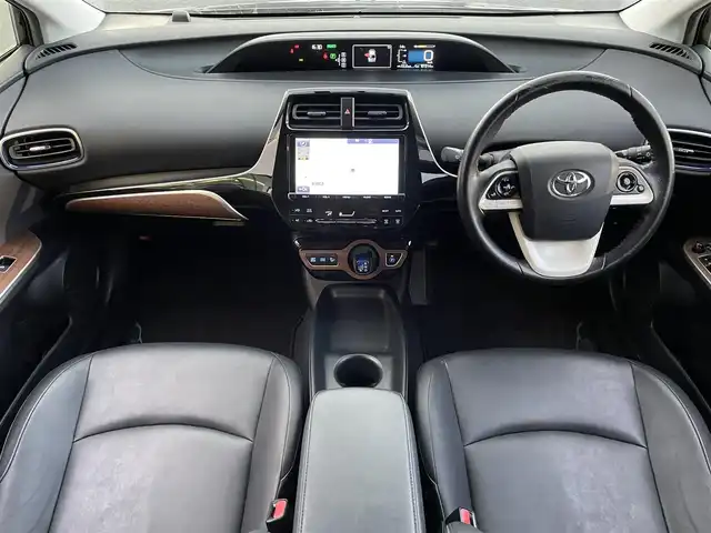 トヨタ プリウス S ツーリングセレクション 島根県 2017(平29)年 8.8万km アティチュードブラックマイカ 登録時走行距離87214km/取扱説明書/純正9型ナビゲーション(DSZT-YC4T)/Bluetooth/AM/FM/DVD/フルセグテレビ/バックカメラ/シートヒーター（DN席）/合皮シート/プッシュスタート/スマートキー/横滑り防止装置/LEDヘッドライト/純正17インチアルミホイール/ビルドインETC/純正フロアマット