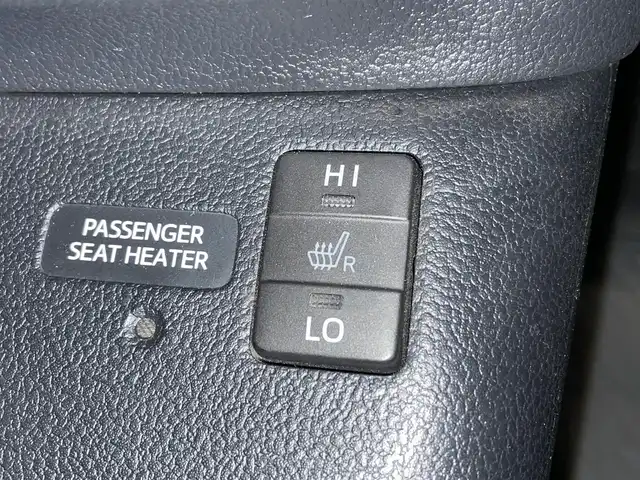 トヨタ プリウス S ツーリングセレクション 島根県 2017(平29)年 8.8万km アティチュードブラックマイカ 登録時走行距離87214km/取扱説明書/純正9型ナビゲーション(DSZT-YC4T)/Bluetooth/AM/FM/DVD/フルセグテレビ/バックカメラ/シートヒーター（DN席）/合皮シート/プッシュスタート/スマートキー/横滑り防止装置/LEDヘッドライト/純正17インチアルミホイール/ビルドインETC/純正フロアマット