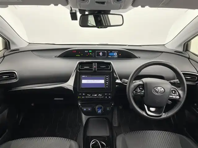 トヨタ プリウス A 富山県 2020(令2)年 4.7万km プラチナホワイトパールマイカ 純正SDナビ(AM/FM/BT/DVD/CD)/バックカメラ/フルセグTV/レーダークルーズコントロール/ブラインドスポットモニター/ヘッドアップディスプレイ/衝突軽減システム/コーナーセンサー/リヤクロストラフィックアラート/先行車発信告知/ロードサインアシスト/レーンキープアシスト/パーキングサポートブレーキ/オートLEDライト/オートマチックハイビーム/横滑り防止装置/盗難防止装置/ビルトインETC/ドライブレコーダー/パワーシート　運転席/フロアマット純正/スマートキー