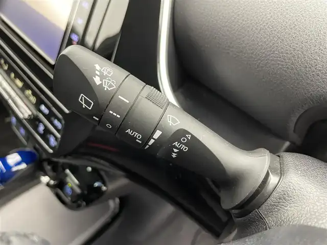 トヨタ プリウス A 富山県 2020(令2)年 4.7万km プラチナホワイトパールマイカ 純正SDナビ(AM/FM/BT/DVD/CD)/バックカメラ/フルセグTV/レーダークルーズコントロール/ブラインドスポットモニター/ヘッドアップディスプレイ/衝突軽減システム/コーナーセンサー/リヤクロストラフィックアラート/先行車発信告知/ロードサインアシスト/レーンキープアシスト/パーキングサポートブレーキ/オートLEDライト/オートマチックハイビーム/横滑り防止装置/盗難防止装置/ビルトインETC/ドライブレコーダー/パワーシート　運転席/フロアマット純正/スマートキー