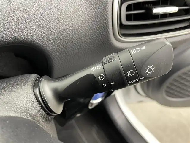 トヨタ プリウス A 富山県 2020(令2)年 4.7万km プラチナホワイトパールマイカ 純正SDナビ(AM/FM/BT/DVD/CD)/バックカメラ/フルセグTV/レーダークルーズコントロール/ブラインドスポットモニター/ヘッドアップディスプレイ/衝突軽減システム/コーナーセンサー/リヤクロストラフィックアラート/先行車発信告知/ロードサインアシスト/レーンキープアシスト/パーキングサポートブレーキ/オートLEDライト/オートマチックハイビーム/横滑り防止装置/盗難防止装置/ビルトインETC/ドライブレコーダー/パワーシート　運転席/フロアマット純正/スマートキー