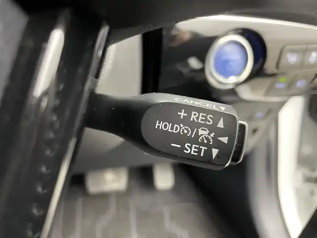 トヨタ プリウス A 富山県 2020(令2)年 4.7万km プラチナホワイトパールマイカ 純正SDナビ(AM/FM/BT/DVD/CD)/バックカメラ/フルセグTV/レーダークルーズコントロール/ブラインドスポットモニター/ヘッドアップディスプレイ/衝突軽減システム/コーナーセンサー/リヤクロストラフィックアラート/先行車発信告知/ロードサインアシスト/レーンキープアシスト/パーキングサポートブレーキ/オートLEDライト/オートマチックハイビーム/横滑り防止装置/盗難防止装置/ビルトインETC/ドライブレコーダー/パワーシート　運転席/フロアマット純正/スマートキー