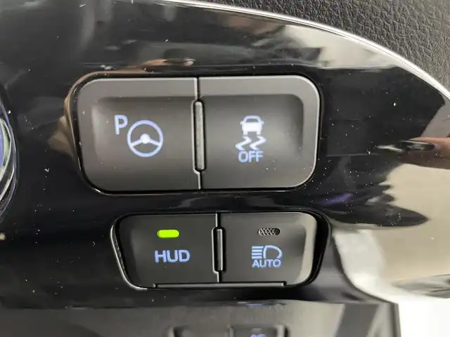 トヨタ プリウス A 富山県 2020(令2)年 4.7万km プラチナホワイトパールマイカ 純正SDナビ(AM/FM/BT/DVD/CD)/バックカメラ/フルセグTV/レーダークルーズコントロール/ブラインドスポットモニター/ヘッドアップディスプレイ/衝突軽減システム/コーナーセンサー/リヤクロストラフィックアラート/先行車発信告知/ロードサインアシスト/レーンキープアシスト/パーキングサポートブレーキ/オートLEDライト/オートマチックハイビーム/横滑り防止装置/盗難防止装置/ビルトインETC/ドライブレコーダー/パワーシート　運転席/フロアマット純正/スマートキー