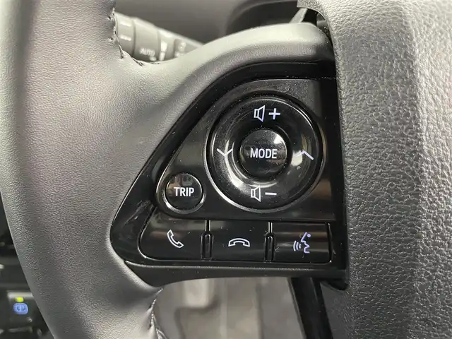 トヨタ プリウス A 富山県 2020(令2)年 4.7万km プラチナホワイトパールマイカ 純正SDナビ(AM/FM/BT/DVD/CD)/バックカメラ/フルセグTV/レーダークルーズコントロール/ブラインドスポットモニター/ヘッドアップディスプレイ/衝突軽減システム/コーナーセンサー/リヤクロストラフィックアラート/先行車発信告知/ロードサインアシスト/レーンキープアシスト/パーキングサポートブレーキ/オートLEDライト/オートマチックハイビーム/横滑り防止装置/盗難防止装置/ビルトインETC/ドライブレコーダー/パワーシート　運転席/フロアマット純正/スマートキー