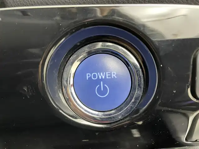 トヨタ プリウス A 富山県 2020(令2)年 4.7万km プラチナホワイトパールマイカ 純正SDナビ(AM/FM/BT/DVD/CD)/バックカメラ/フルセグTV/レーダークルーズコントロール/ブラインドスポットモニター/ヘッドアップディスプレイ/衝突軽減システム/コーナーセンサー/リヤクロストラフィックアラート/先行車発信告知/ロードサインアシスト/レーンキープアシスト/パーキングサポートブレーキ/オートLEDライト/オートマチックハイビーム/横滑り防止装置/盗難防止装置/ビルトインETC/ドライブレコーダー/パワーシート　運転席/フロアマット純正/スマートキー