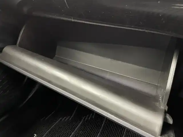 トヨタ プリウス A 富山県 2020(令2)年 4.7万km プラチナホワイトパールマイカ 純正SDナビ(AM/FM/BT/DVD/CD)/バックカメラ/フルセグTV/レーダークルーズコントロール/ブラインドスポットモニター/ヘッドアップディスプレイ/衝突軽減システム/コーナーセンサー/リヤクロストラフィックアラート/先行車発信告知/ロードサインアシスト/レーンキープアシスト/パーキングサポートブレーキ/オートLEDライト/オートマチックハイビーム/横滑り防止装置/盗難防止装置/ビルトインETC/ドライブレコーダー/パワーシート　運転席/フロアマット純正/スマートキー