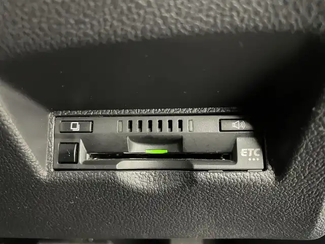 トヨタ プリウス A 富山県 2020(令2)年 4.7万km プラチナホワイトパールマイカ 純正SDナビ(AM/FM/BT/DVD/CD)/バックカメラ/フルセグTV/レーダークルーズコントロール/ブラインドスポットモニター/ヘッドアップディスプレイ/衝突軽減システム/コーナーセンサー/リヤクロストラフィックアラート/先行車発信告知/ロードサインアシスト/レーンキープアシスト/パーキングサポートブレーキ/オートLEDライト/オートマチックハイビーム/横滑り防止装置/盗難防止装置/ビルトインETC/ドライブレコーダー/パワーシート　運転席/フロアマット純正/スマートキー