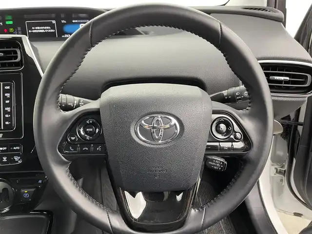 トヨタ プリウス A 富山県 2020(令2)年 4.7万km プラチナホワイトパールマイカ 純正SDナビ(AM/FM/BT/DVD/CD)/バックカメラ/フルセグTV/レーダークルーズコントロール/ブラインドスポットモニター/ヘッドアップディスプレイ/衝突軽減システム/コーナーセンサー/リヤクロストラフィックアラート/先行車発信告知/ロードサインアシスト/レーンキープアシスト/パーキングサポートブレーキ/オートLEDライト/オートマチックハイビーム/横滑り防止装置/盗難防止装置/ビルトインETC/ドライブレコーダー/パワーシート　運転席/フロアマット純正/スマートキー