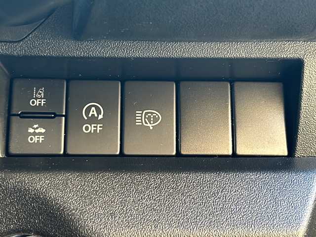 スズキ ジムニー シエラ JC 愛知県 2023(令5)年 2.4万km ミディアムグレー 登録時走行距離23765km/社外7インチSDナビ/（Bluetooth/フルセグTV/DVD)/スズキセーフティー/プリクラッシュセーフティー/先行車発進告知/車線逸脱警報/ロードサインアシスト/クルーズコントロール/ダウンヒル/アイドリングストップ/前席シートヒーター/USB端子/盗難防止/ステアリングスイッチ/革巻きステアリング/横滑り防止/オートライト/フォグランプ/LED/フロアマット/スマートキー