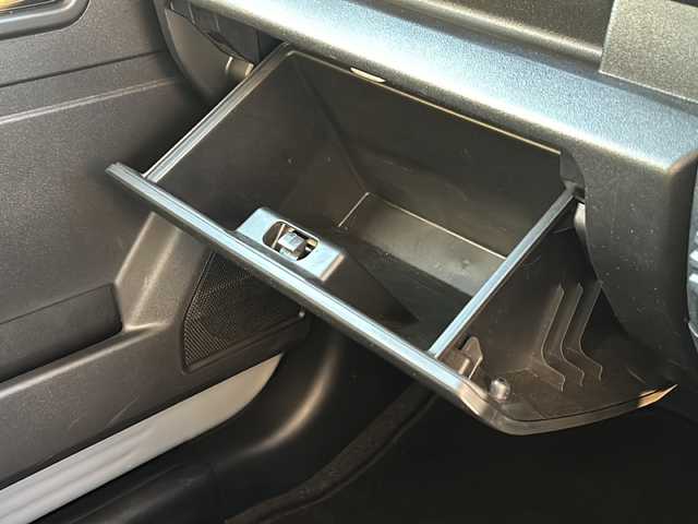 スズキ ジムニー シエラ JC 愛知県 2023(令5)年 2.4万km ミディアムグレー 登録時走行距離23765km/社外7インチSDナビ/（Bluetooth/フルセグTV/DVD)/スズキセーフティー/プリクラッシュセーフティー/先行車発進告知/車線逸脱警報/ロードサインアシスト/クルーズコントロール/ダウンヒル/アイドリングストップ/前席シートヒーター/USB端子/盗難防止/ステアリングスイッチ/革巻きステアリング/横滑り防止/オートライト/フォグランプ/LED/フロアマット/スマートキー