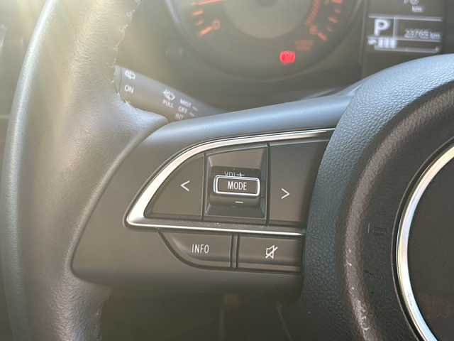 スズキ ジムニー シエラ JC 愛知県 2023(令5)年 2.4万km ミディアムグレー 登録時走行距離23765km/社外7インチSDナビ/（Bluetooth/フルセグTV/DVD)/スズキセーフティー/プリクラッシュセーフティー/先行車発進告知/車線逸脱警報/ロードサインアシスト/クルーズコントロール/ダウンヒル/アイドリングストップ/前席シートヒーター/USB端子/盗難防止/ステアリングスイッチ/革巻きステアリング/横滑り防止/オートライト/フォグランプ/LED/フロアマット/スマートキー