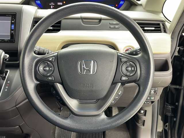 ホンダ フリード G ホンダセンシング 道央・札幌 2020(令2)年 5.9万km プレミアムスパークルブラックパール ・4WD/・寒冷地仕様/・ホンダセンシング/・アダプティブクルーズコントロール/・横滑り防止装置/・レーンキープアシスト/・純正ナビ（VXM-195VFi）/・BT/CD/DVD/SD/フルセグTV/・バックカメラ/・純正フリップダウンモニター/・両側パワースライドドア/・前席シートヒーター/・フロントワイパーデアイサー/・ドアミラーヒーター/・オートライト/・LEDヘッドライト/・積込スタッドレス社外AW付