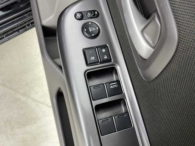 ホンダ フリード G ホンダセンシング 道央・札幌 2020(令2)年 5.9万km プレミアムスパークルブラックパール ・4WD/・寒冷地仕様/・ホンダセンシング/・アダプティブクルーズコントロール/・横滑り防止装置/・レーンキープアシスト/・純正ナビ（VXM-195VFi）/・BT/CD/DVD/SD/フルセグTV/・バックカメラ/・純正フリップダウンモニター/・両側パワースライドドア/・前席シートヒーター/・フロントワイパーデアイサー/・ドアミラーヒーター/・オートライト/・LEDヘッドライト/・積込スタッドレス社外AW付