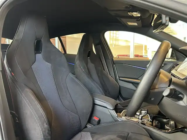 ＢＭＷ １１８ｄ Mスポーツ 宮城県 2020(令2)年 0.9万km 白 iDriveナビゲーションパッケージ/コンフォートパッケージ/Mスポーツプラスパッケージ/アクティブクルーズコントロール/レーンディパーチャーウォーニング/インテリジェントセーフティ/社外地デジチューナー/バックカメラ/前後PDC/パーキングアシスト/Mスポーツシート/Mシートベルト/Mリヤスポイラー/Mスポーツブレーキ/18インチMライトアロイホイールVスポークスタイリング554M/コンフォートアクセス/パワーバックドア/アンビエントライト/前後ドライブレコーダー/ETC2.0車載器