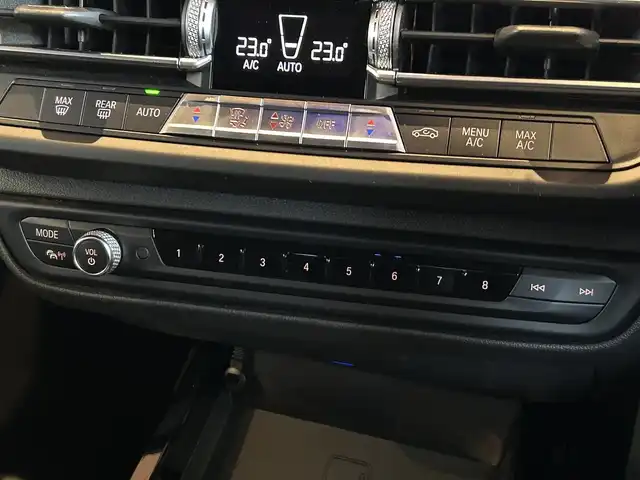 ＢＭＷ １１８ｄ Mスポーツ 宮城県 2020(令2)年 0.9万km 白 iDriveナビゲーションパッケージ/コンフォートパッケージ/Mスポーツプラスパッケージ/アクティブクルーズコントロール/レーンディパーチャーウォーニング/インテリジェントセーフティ/社外地デジチューナー/バックカメラ/前後PDC/パーキングアシスト/Mスポーツシート/Mシートベルト/Mリヤスポイラー/Mスポーツブレーキ/18インチMライトアロイホイールVスポークスタイリング554M/コンフォートアクセス/パワーバックドア/アンビエントライト/前後ドライブレコーダー/ETC2.0車載器