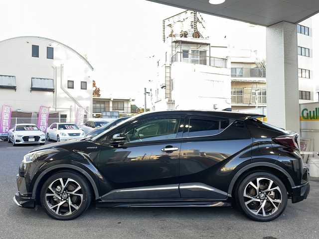 トヨタ Ｃ－ＨＲ G 愛知県 2017(平29)年 9.6万km ブラックマイカ /禁煙車//モデリスタフロントスポイラー//モデリスタサイドスカート//モデリスタリアスカート//モデリスタクールシャインキット//GANADOR4本出しマフラー//純正9インチナビ//フルセグ/Bluetooth/SD/CD/DVD//TVキャンセラー//バックカメラ//ビルトインETC//ドライブレコーダー//ハーフレザーシート//シートヒーター//ランバーサポート//プリクラッシュセーフティ//ブラインドスポットモニター//リアクロストラフィックアラート//レーンディパーチャーアラート//オートマッチックハイビーム//レーダークルーズコントロール//クリアランスソナー//車両接近通報//LEDオートヘッドライト//フォグランプ//純正18インチアルミホイール//スペアタイヤ//TRC//EVモード//ドライブモード//SPORT/NORMAL/ECO//オートブレーキホールド//プッシュスタート//スペアスマートキー//革巻きステアリング//ステアリモコン//チルト&テレスコピックステアリング//オートリトラクタブルウィンカーミラー//純正フロアマット//純正ドアバイザー//自動防眩ミラー//保証書//取扱説明書//ナビ取扱説明書//ディーラー点検整備記録簿R2.3.4.5.6