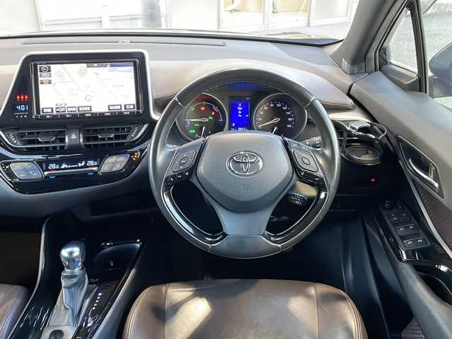 トヨタ Ｃ－ＨＲ G 愛知県 2017(平29)年 9.6万km ブラックマイカ /禁煙車//モデリスタフロントスポイラー//モデリスタサイドスカート//モデリスタリアスカート//モデリスタクールシャインキット//GANADOR4本出しマフラー//純正9インチナビ//フルセグ/Bluetooth/SD/CD/DVD//TVキャンセラー//バックカメラ//ビルトインETC//ドライブレコーダー//ハーフレザーシート//シートヒーター//ランバーサポート//プリクラッシュセーフティ//ブラインドスポットモニター//リアクロストラフィックアラート//レーンディパーチャーアラート//オートマッチックハイビーム//レーダークルーズコントロール//クリアランスソナー//車両接近通報//LEDオートヘッドライト//フォグランプ//純正18インチアルミホイール//スペアタイヤ//TRC//EVモード//ドライブモード//SPORT/NORMAL/ECO//オートブレーキホールド//プッシュスタート//スペアスマートキー//革巻きステアリング//ステアリモコン//チルト&テレスコピックステアリング//オートリトラクタブルウィンカーミラー//純正フロアマット//純正ドアバイザー//自動防眩ミラー//保証書//取扱説明書//ナビ取扱説明書//ディーラー点検整備記録簿R2.3.4.5.6