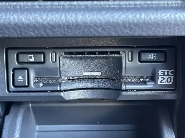 レクサス ＬＢＸ クール 群馬県 2024(令6)年 0.5万km 赤／ゴールド 安全装備/・衝突軽減ブレーキ/・クルーズコントロール/・コーナーセンサー/・レーンキープアシスト/・ブラインドスポットモニター/・オートライト/・オートハイビーム/・SOSコール/・横滑り防止/メーカー純正ナビ/・AM/FM/フルセグTV/・Bluetooth/USB（タイプC）/バックカメラ/パドルシフト/ヘッドアップディスプレイ/前席シートヒーター/シートメモリー/ETC2.0/LEDヘッドライト/LEDフォグランプ/ハンドルヒーター/ヒーターミラー/オートホールド/電動パーキング/スマートキー/プッシュスタート