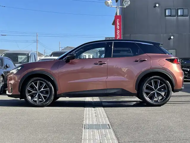 レクサス ＬＢＸ クール 群馬県 2024(令6)年 0.5万km 赤／ゴールド 安全装備/・衝突軽減ブレーキ/・クルーズコントロール/・コーナーセンサー/・レーンキープアシスト/・ブラインドスポットモニター/・オートライト/・オートハイビーム/・SOSコール/・横滑り防止/メーカー純正ナビ/・AM/FM/フルセグTV/・Bluetooth/USB（タイプC）/バックカメラ/パドルシフト/ヘッドアップディスプレイ/前席シートヒーター/シートメモリー/ETC2.0/LEDヘッドライト/LEDフォグランプ/ハンドルヒーター/ヒーターミラー/オートホールド/電動パーキング/スマートキー/プッシュスタート