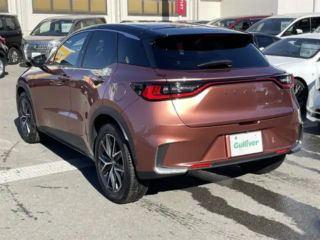 レクサス ＬＢＸ クール 群馬県 2024(令6)年 0.5万km 赤／ゴールド 安全装備/・衝突軽減ブレーキ/・クルーズコントロール/・コーナーセンサー/・レーンキープアシスト/・ブラインドスポットモニター/・オートライト/・オートハイビーム/・SOSコール/・横滑り防止/メーカー純正ナビ/・AM/FM/フルセグTV/・Bluetooth/USB（タイプC）/バックカメラ/パドルシフト/ヘッドアップディスプレイ/前席シートヒーター/シートメモリー/ETC2.0/LEDヘッドライト/LEDフォグランプ/ハンドルヒーター/ヒーターミラー/オートホールド/電動パーキング/スマートキー/プッシュスタート