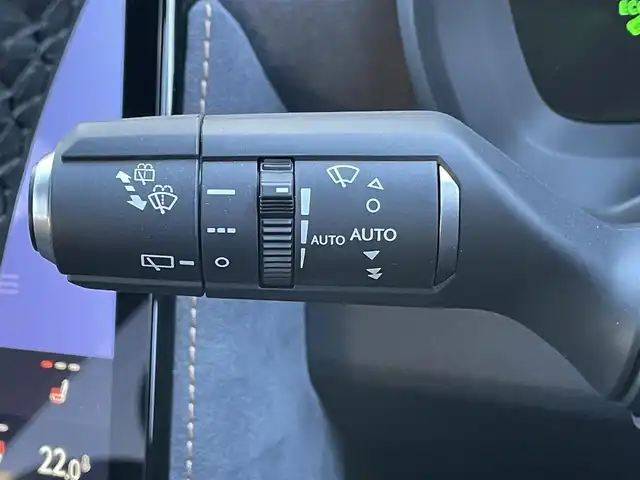 レクサス ＬＢＸ クール 群馬県 2024(令6)年 0.5万km 赤／ゴールド 安全装備/・衝突軽減ブレーキ/・クルーズコントロール/・コーナーセンサー/・レーンキープアシスト/・ブラインドスポットモニター/・オートライト/・オートハイビーム/・SOSコール/・横滑り防止/メーカー純正ナビ/・AM/FM/フルセグTV/・Bluetooth/USB（タイプC）/バックカメラ/パドルシフト/ヘッドアップディスプレイ/前席シートヒーター/シートメモリー/ETC2.0/LEDヘッドライト/LEDフォグランプ/ハンドルヒーター/ヒーターミラー/オートホールド/電動パーキング/スマートキー/プッシュスタート