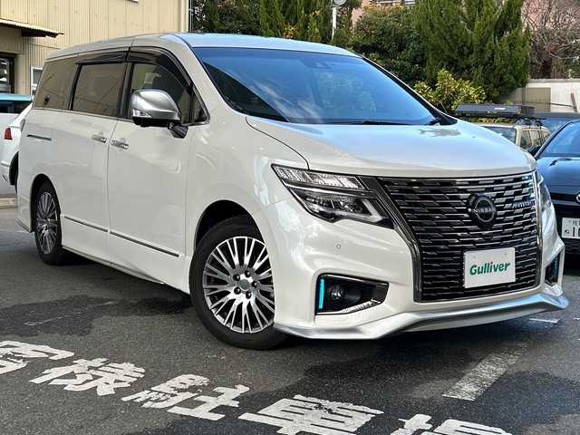 日産 エルグランド オーテック 福岡県 2024(令6)年 1.2万km ピュアホワイトパール 【ワンオーナー】/純正ナビ/iPod/SD/AM/FM/Bluetooth・CD/DVD/MusicStccker・HDMI/ETC(ビルド/ドライブレコーダー/純正フロアマット/クルーズコントロール/パワーシート（D.N)/オートライト/横滑り防止/電動格納ミラー/フリップダウンモニター/プッシュスタート/シートヒーター（D.N)/フォグランプ/Pスライドドア（両方）/電動リアゲート