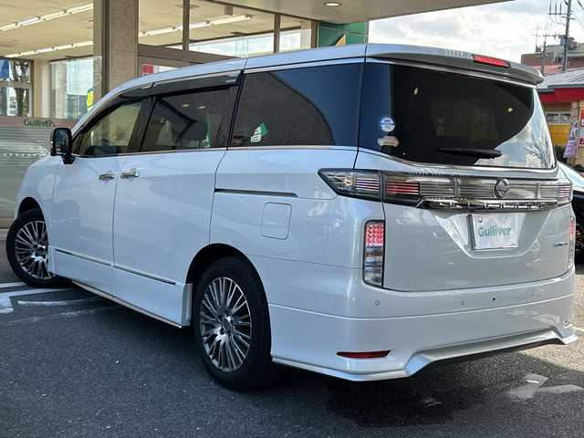 日産 エルグランド オーテック 福岡県 2024(令6)年 1.2万km ピュアホワイトパール 【ワンオーナー】/純正ナビ/iPod/SD/AM/FM/Bluetooth・CD/DVD/MusicStccker・HDMI/ETC(ビルド/ドライブレコーダー/純正フロアマット/クルーズコントロール/パワーシート（D.N)/オートライト/横滑り防止/電動格納ミラー/フリップダウンモニター/プッシュスタート/シートヒーター（D.N)/フォグランプ/Pスライドドア（両方）/電動リアゲート