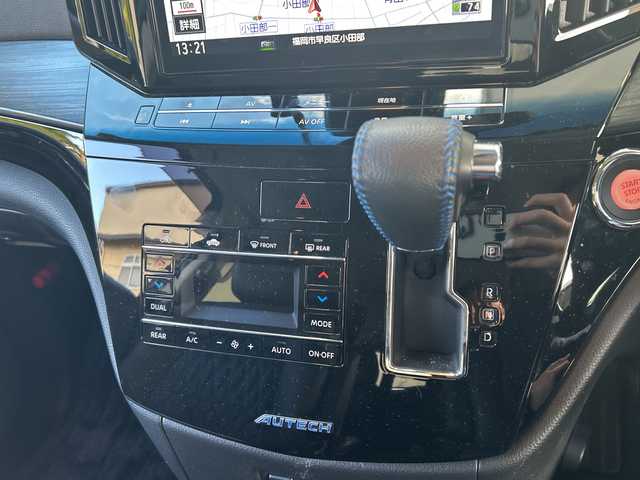 日産 エルグランド オーテック 福岡県 2024(令6)年 1.2万km ピュアホワイトパール 【ワンオーナー】/純正ナビ/iPod/SD/AM/FM/Bluetooth・CD/DVD/MusicStccker・HDMI/ETC(ビルド/ドライブレコーダー/純正フロアマット/クルーズコントロール/パワーシート（D.N)/オートライト/横滑り防止/電動格納ミラー/フリップダウンモニター/プッシュスタート/シートヒーター（D.N)/フォグランプ/Pスライドドア（両方）/電動リアゲート