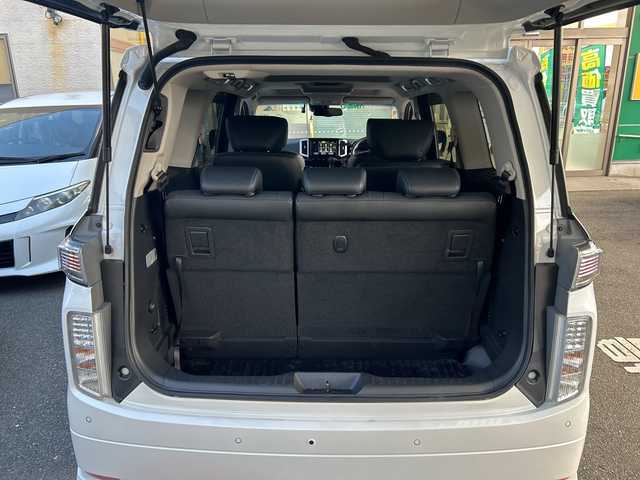 日産 エルグランド オーテック 福岡県 2024(令6)年 1.2万km ピュアホワイトパール 【ワンオーナー】/純正ナビ/iPod/SD/AM/FM/Bluetooth・CD/DVD/MusicStccker・HDMI/ETC(ビルド/ドライブレコーダー/純正フロアマット/クルーズコントロール/パワーシート（D.N)/オートライト/横滑り防止/電動格納ミラー/フリップダウンモニター/プッシュスタート/シートヒーター（D.N)/フォグランプ/Pスライドドア（両方）/電動リアゲート