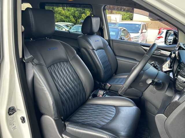 日産 エルグランド オーテック 福岡県 2024(令6)年 1.2万km ピュアホワイトパール 【ワンオーナー】/純正ナビ/iPod/SD/AM/FM/Bluetooth・CD/DVD/MusicStccker・HDMI/ETC(ビルド/ドライブレコーダー/純正フロアマット/クルーズコントロール/パワーシート（D.N)/オートライト/横滑り防止/電動格納ミラー/フリップダウンモニター/プッシュスタート/シートヒーター（D.N)/フォグランプ/Pスライドドア（両方）/電動リアゲート