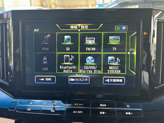 日産 エルグランド オーテック 福岡県 2024(令6)年 1.2万km ピュアホワイトパール 【ワンオーナー】/純正ナビ/iPod/SD/AM/FM/Bluetooth・CD/DVD/MusicStccker・HDMI/ETC(ビルド/ドライブレコーダー/純正フロアマット/クルーズコントロール/パワーシート（D.N)/オートライト/横滑り防止/電動格納ミラー/フリップダウンモニター/プッシュスタート/シートヒーター（D.N)/フォグランプ/Pスライドドア（両方）/電動リアゲート