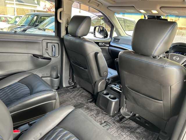 日産 エルグランド オーテック 福岡県 2024(令6)年 1.2万km ピュアホワイトパール 【ワンオーナー】/純正ナビ/iPod/SD/AM/FM/Bluetooth・CD/DVD/MusicStccker・HDMI/ETC(ビルド/ドライブレコーダー/純正フロアマット/クルーズコントロール/パワーシート（D.N)/オートライト/横滑り防止/電動格納ミラー/フリップダウンモニター/プッシュスタート/シートヒーター（D.N)/フォグランプ/Pスライドドア（両方）/電動リアゲート