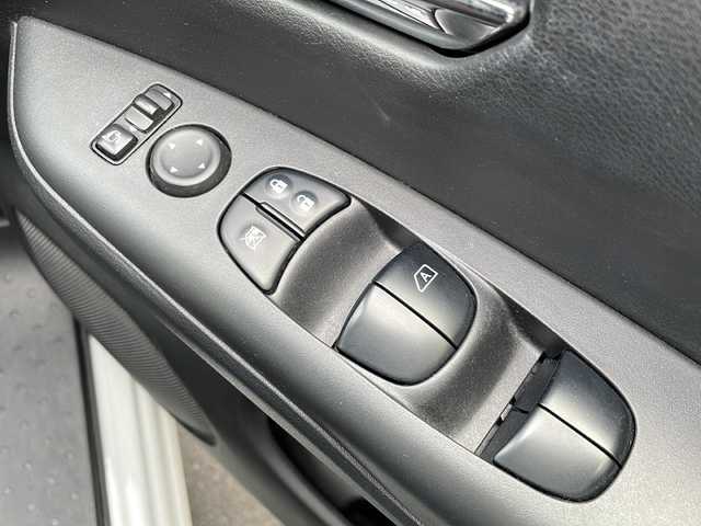 日産 セレナ ハイウェイスターVセレクションⅡ 長野県 2019(令1)年 4.7万km ブリリアントホワイトパール 2トーン 純正9インチナビゲーション/純正フリップダウンモニター/Bluetooth/CD/DVD/フルセグテレビ/全周囲カメラ/アラウンドビューモニター/前方ドライブレコーダー/ビルトインETC/クルーズコントロール/純正16インチアルミホイール/両側パワースライドドア/スマートキー/LEDヘッドライト/フォグランプ/スマートキー/プッシュスタートボタン/ダブルエアバッグ