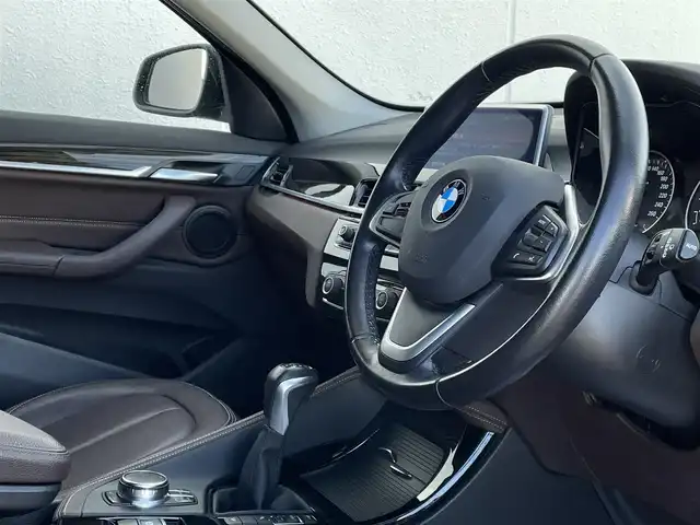 ＢＭＷ Ｘ１ xDrive 18d xライン 東京都 2017(平29)年 4.7万km ガンＭ ハイラインP /茶革 /Pシート /Pバックドア /シートヒーター /ミラー内臓ETC /純正ナビ /バックカメラ /LEDヘッドライト /PDC /スマートキー /インテリジェントセーフティ