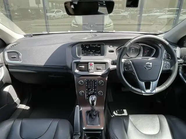 ボルボ Ｖ４０ T3 インスクリプション 石川県 2017(平29)年 6.3万km アイスホワイト 衝突軽減ブレーキ/アダプティブクルーズコントロ-ル/ブラインドスポットモニター/レーンキープアシスト/純正ナビ/フルセグ/バックカメラ/クリアランスソナー/黒革シート/シートヒーター/ETC/ドライブレコーダー
