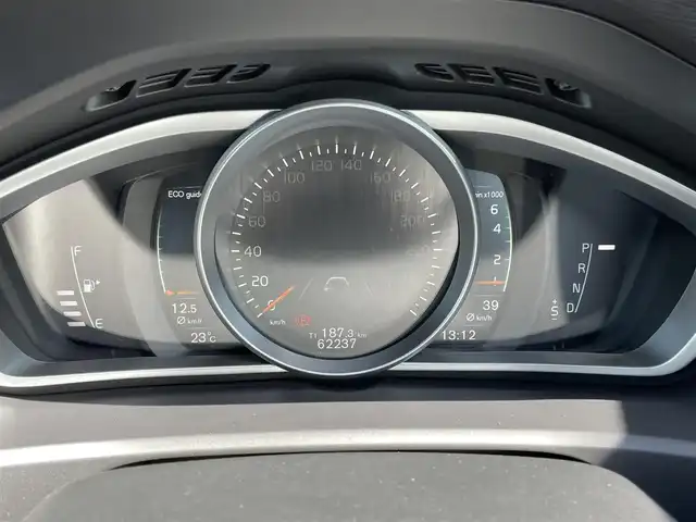 ボルボ Ｖ４０ T3 インスクリプション 石川県 2017(平29)年 6.3万km アイスホワイト 衝突軽減ブレーキ/アダプティブクルーズコントロ-ル/ブラインドスポットモニター/レーンキープアシスト/純正ナビ/フルセグ/バックカメラ/クリアランスソナー/黒革シート/シートヒーター/ETC/ドライブレコーダー
