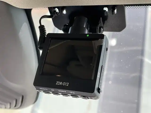 ボルボ Ｖ４０ T3 インスクリプション 石川県 2017(平29)年 6.3万km アイスホワイト 衝突軽減ブレーキ/アダプティブクルーズコントロ-ル/ブラインドスポットモニター/レーンキープアシスト/純正ナビ/フルセグ/バックカメラ/クリアランスソナー/黒革シート/シートヒーター/ETC/ドライブレコーダー