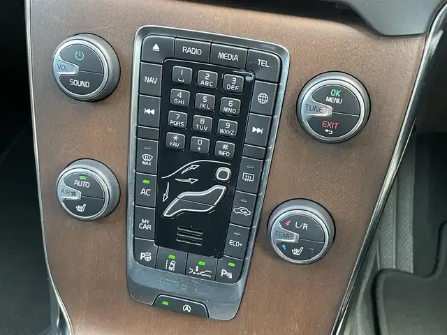 ボルボ Ｖ４０ T3 インスクリプション 石川県 2017(平29)年 6.3万km アイスホワイト 衝突軽減ブレーキ/アダプティブクルーズコントロ-ル/ブラインドスポットモニター/レーンキープアシスト/純正ナビ/フルセグ/バックカメラ/クリアランスソナー/黒革シート/シートヒーター/ETC/ドライブレコーダー