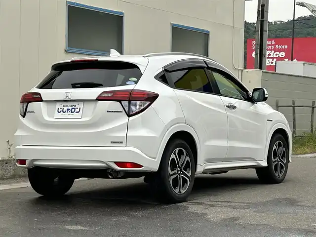 ホンダ ヴェゼル ハイブリッド Z 福島県 2014(平26)年 11.9万km ホワイトオーキッドパール (株)IDOMが運営する【じしゃロン福島店】の自社ローン専用車両になります。こちらは現金またはオートローンご利用時の価格です。自社ローンご希望の方は別途その旨お申付け下さい/純正ナビ/フルセグTV/ステアリングリモコン/クルーズコントロール/MT付AT/ETC/カーテンエアバッグ/ドアバイザー/革巻きステアリング