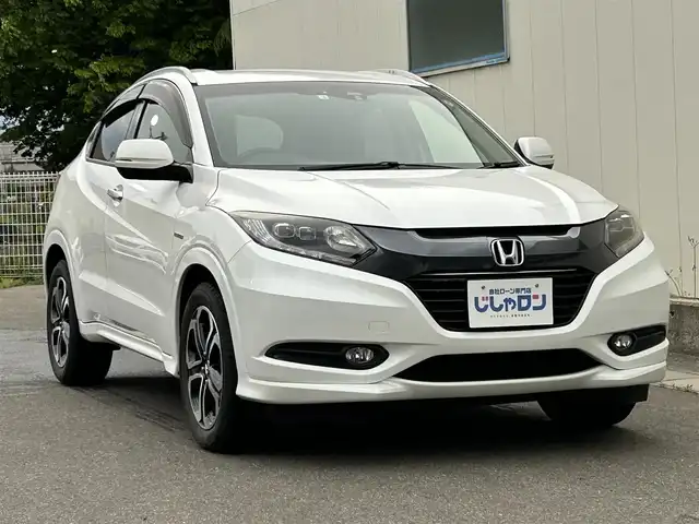 ホンダ ヴェゼル ハイブリッド Z 福島県 2014(平26)年 11.9万km ホワイトオーキッドパール (株)IDOMが運営する【じしゃロン福島店】の自社ローン専用車両になります。こちらは現金またはオートローンご利用時の価格です。自社ローンご希望の方は別途その旨お申付け下さい/純正ナビ/フルセグTV/ステアリングリモコン/クルーズコントロール/MT付AT/ETC/カーテンエアバッグ/ドアバイザー/革巻きステアリング