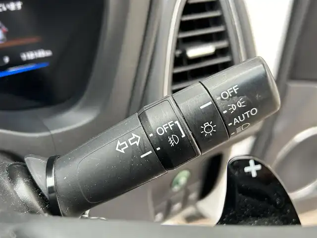 ホンダ ヴェゼル ハイブリッド Z 福島県 2014(平26)年 11.9万km ホワイトオーキッドパール (株)IDOMが運営する【じしゃロン福島店】の自社ローン専用車両になります。こちらは現金またはオートローンご利用時の価格です。自社ローンご希望の方は別途その旨お申付け下さい/純正ナビ/フルセグTV/ステアリングリモコン/クルーズコントロール/MT付AT/ETC/カーテンエアバッグ/ドアバイザー/革巻きステアリング
