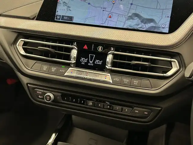ＢＭＷ １１８ｉ Mスポーツ 岡山県 2020(令2)年 1.1万km 白 純ナビ/USB/BT/ACC/オートブレーキH/ドラレコ/ワイヤレス充電/Applecarplay/Androidauto/ライブコクピット/オートライト/LED/コンフォートアクセス/PWテールゲート