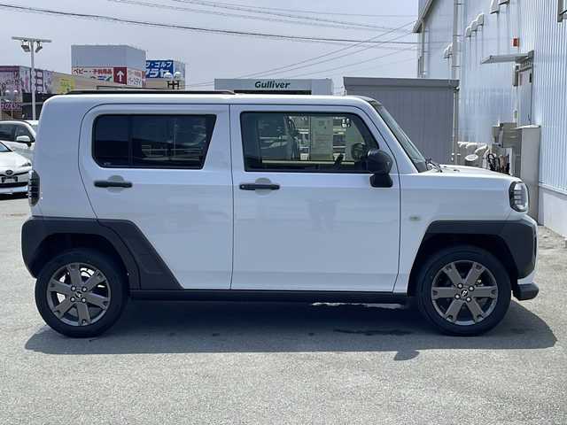 ダイハツ タフト G ダーククロムベンチャー 三重県 2022(令4)年 2.1万km シャイニングホワイトパール 純正9型ナビ(AM/FM/TV/BT/USB/HDMI)/バックカメラ/温シート/ステアリングスイッチ/電子パーキング/オートライト/LEDヘッドライト/フォグライト/衝突軽減/電動格納ミラー/アイドリングストップ/スペアキー/禁煙車