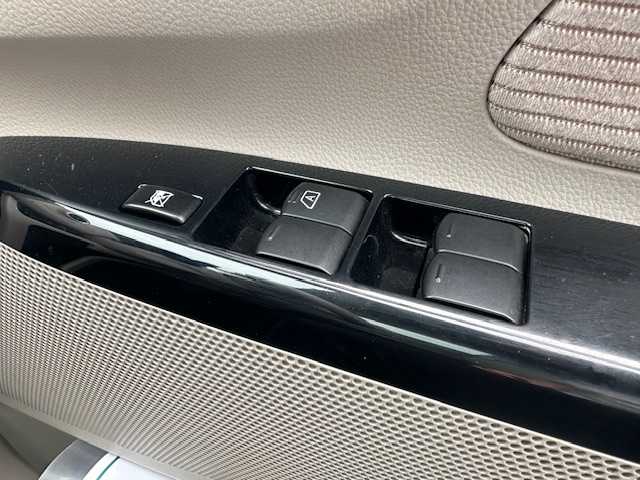 日産 デイズ X 大阪府 2019(平31)年 2.9万km ホワイトパール ナビ　/フルセグ　/Ｂｌｕｅｔｏｏｔｈ　/全方位カメラ　/ドライブレコーダー　/スマートキー　/踏み間違い防止　/フロアーマット　/サイドバイザー