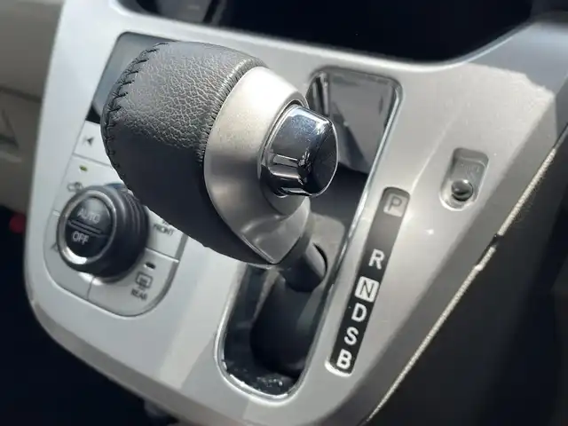 ダイハツ キャスト スタイル G ターボ SAⅢ 佐賀県 2018(平30)年 5.2万km ブラックマイカメタリック 純正8型ナビゲーション/（フルセグTV/CD/DVD/Bluetooth）/バックカメラ/スマートアシストIII/衝突回避支援ブレーキ/衝突警報機能/オートハイビーム/誤発進抑制制御機能/先行者発進お知らせ機能/車線逸脱警報/横滑り防止装置/ETC/USBポート/HDMI/アイドリングストップ/スマートキー/プッシュスタート/純正フロアマット/純正LEDヘッドライト/純正15インチアルミホイール
