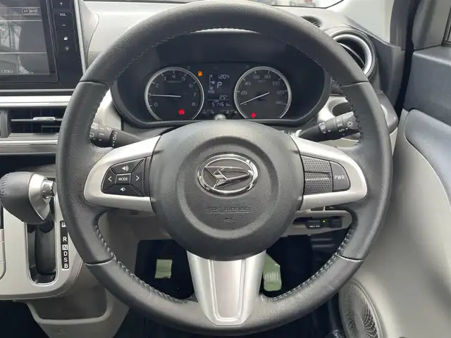 ダイハツ キャスト スタイル G ターボ SAⅢ 佐賀県 2018(平30)年 5.2万km ブラックマイカメタリック 純正8型ナビゲーション/（フルセグTV/CD/DVD/Bluetooth）/バックカメラ/スマートアシストIII/衝突回避支援ブレーキ/衝突警報機能/オートハイビーム/誤発進抑制制御機能/先行者発進お知らせ機能/車線逸脱警報/横滑り防止装置/ETC/USBポート/HDMI/アイドリングストップ/スマートキー/プッシュスタート/純正フロアマット/純正LEDヘッドライト/純正15インチアルミホイール
