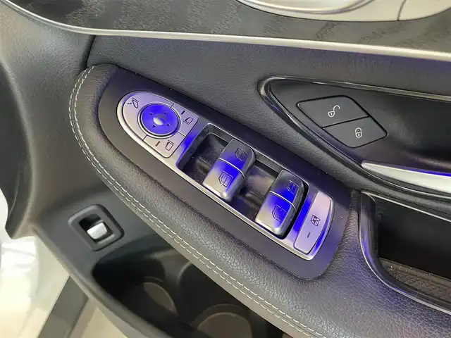メルセデス・ベンツ ＧＬＣ２２０ d 4マチック クーペ AMGライン 愛知県 2020(令2)年 4.1万km ダイヤモンドホワイト レザーＥＸＣ　/パノラミックＳ／Ｒ　/ＨＵＤ　/Ｂｕｒｍｅｓｔｅｒ　/ＭＢＵＸ　/Ｂｌｕｅｔｏｏｔｈ　/フルセグＴＶ　/３６０度カメラ　/ＡＣＣ　/ＬＫＡ　/ＬＤＷ　/ＢＳＭ　/ドライブレコーダー　/ＥＴＣ２．０　/ＬＥＤライト/アイドリングストップ/プッシュスタート