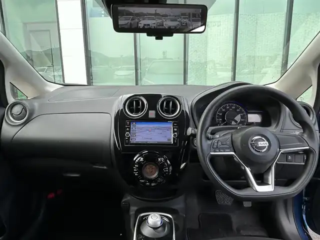 日産 ノート e－パワー X 香川県 2018(平30)年 4.6万km シャイニングブルー 登録時走行距離：45564km/純正ナビゲーション/→地デジ/→CD/DVD再生/全方位カメラ/ビルトインETC/ステアリングリモコン/革巻きステアリング/デジタルインナーミラー/LEDオートライト/純正15インチAW/純正フロアマット/横滑り防止装置/衝突被害軽減システム/スマートキー/スペアキー